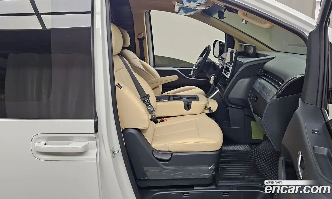 Hyundai Staria 2023 2.2 автомат (гидро), фото 16