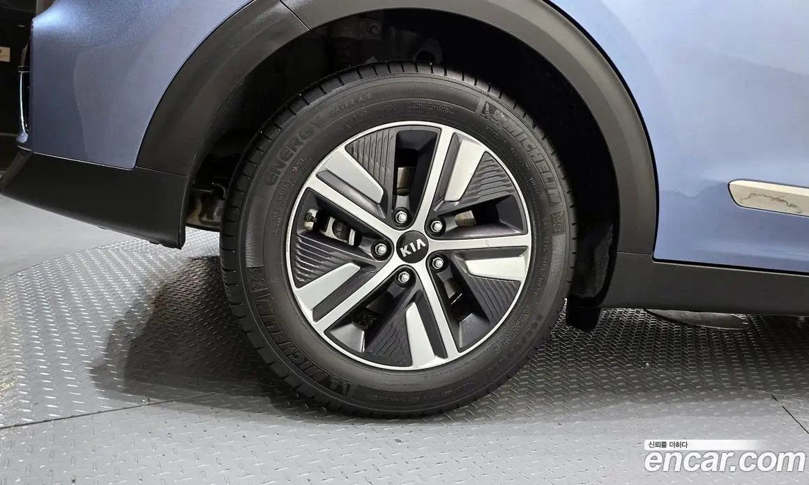 Kia Niro 2019 1.6 автомат (гидро), фото 5