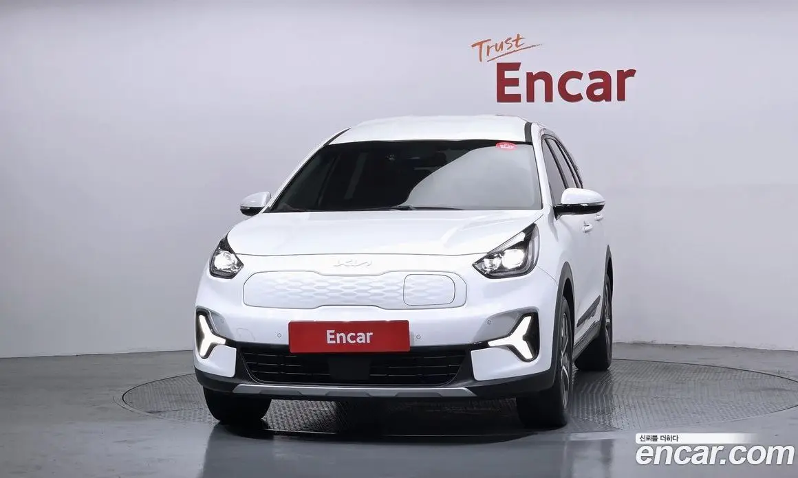 Kia Niro 2023 0.2 автомат (гидро), фото 3