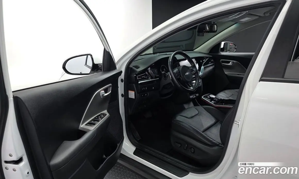 Kia Niro 2023 0.2 автомат (гидро), фото 10