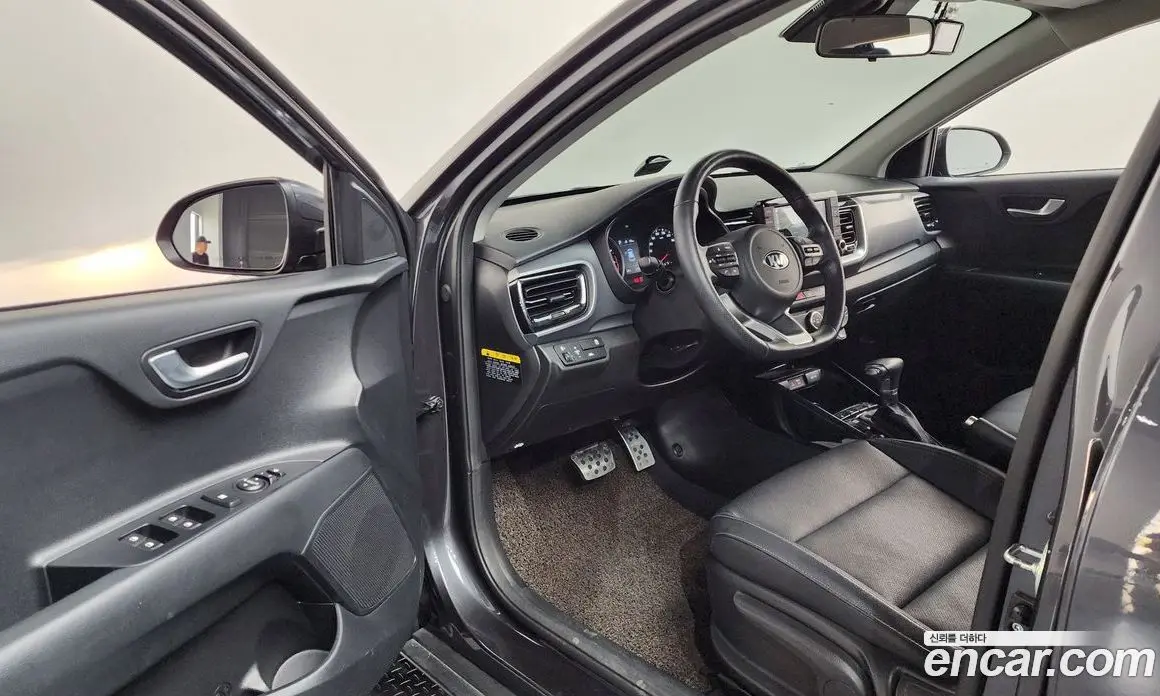 Kia Stonic 2018 1.4 автомат (гидро), фото 13