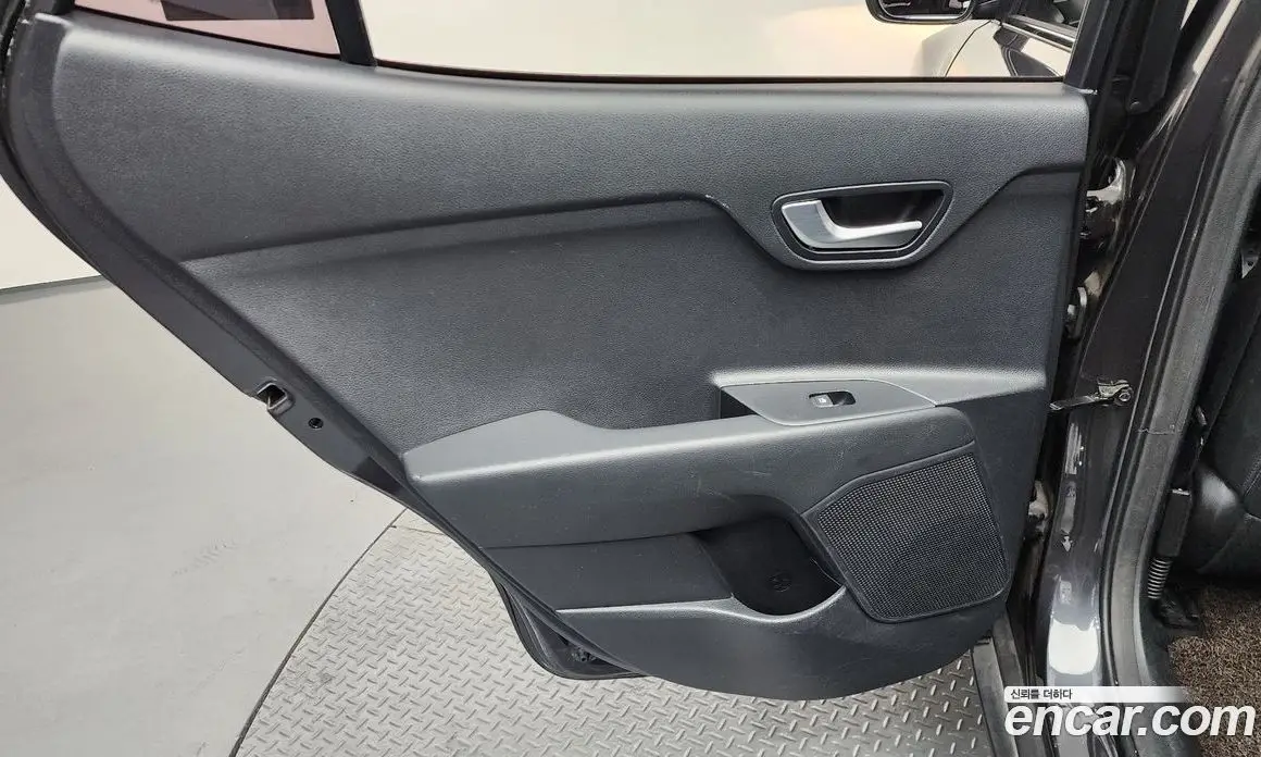 Kia Stonic 2018 1.4 автомат (гидро), фото 15