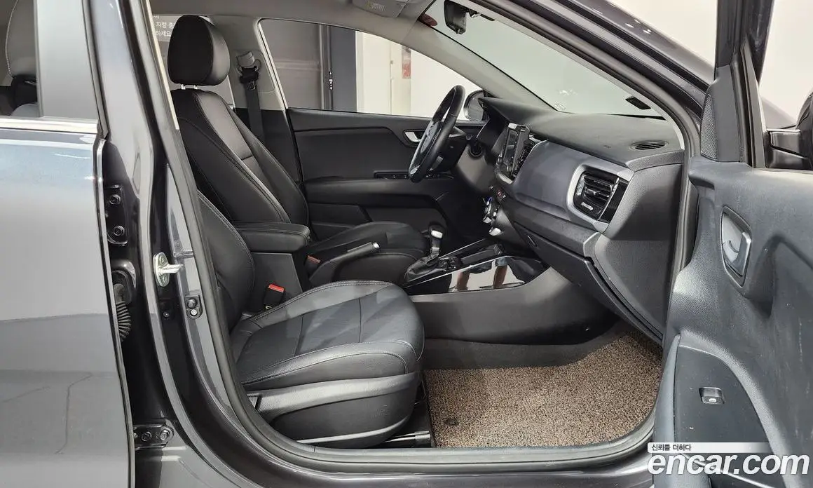 Kia Stonic 2018 1.4 автомат (гидро), фото 16