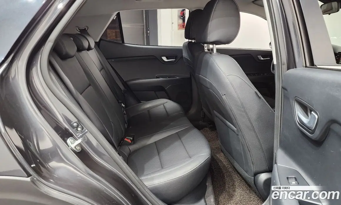 Kia Stonic 2018 1.4 автомат (гидро), фото 17