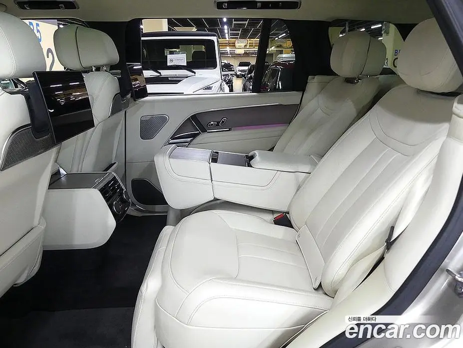 Land Rover Range Rover 2024 4.4 автомат (гидро), фото 18