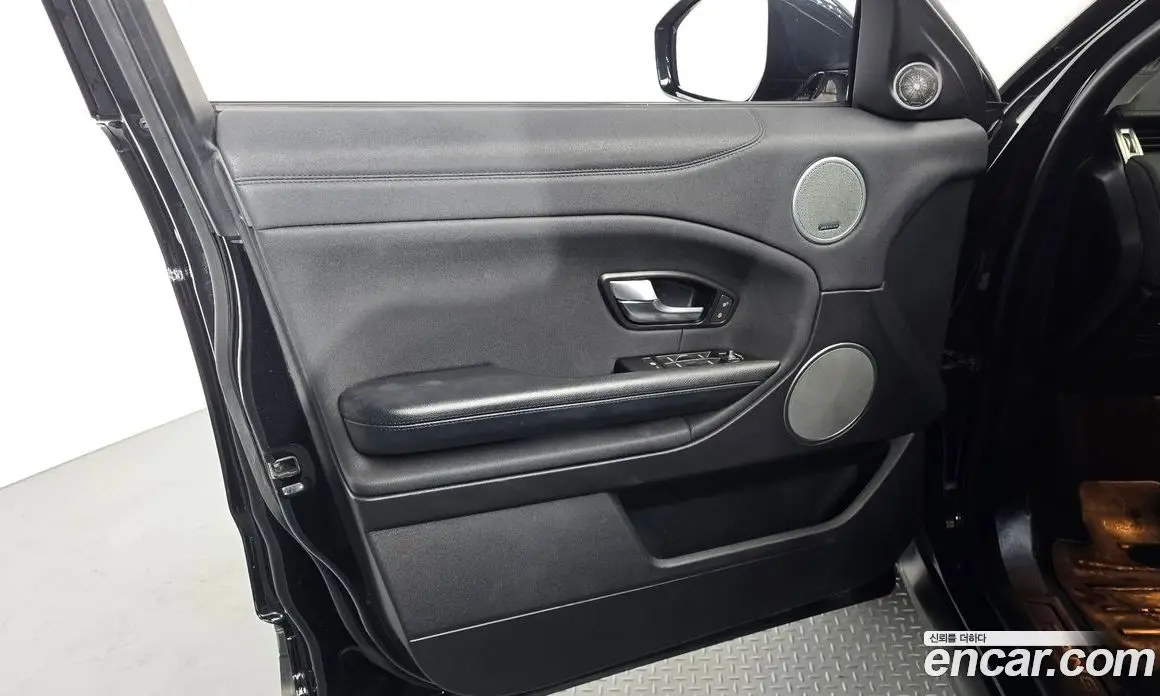 Land Rover Range Rover Evoque 2017 2.0 автомат (гидро), фото 13