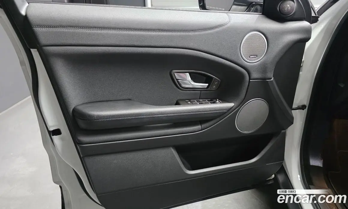 Land Rover Range Rover Evoque 2018 2.0 автомат (гидро), фото 14