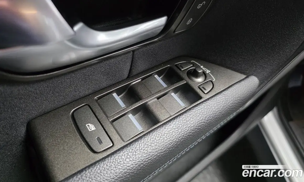 Land Rover Range Rover Evoque 2018 2.0 автомат (гидро), фото 19