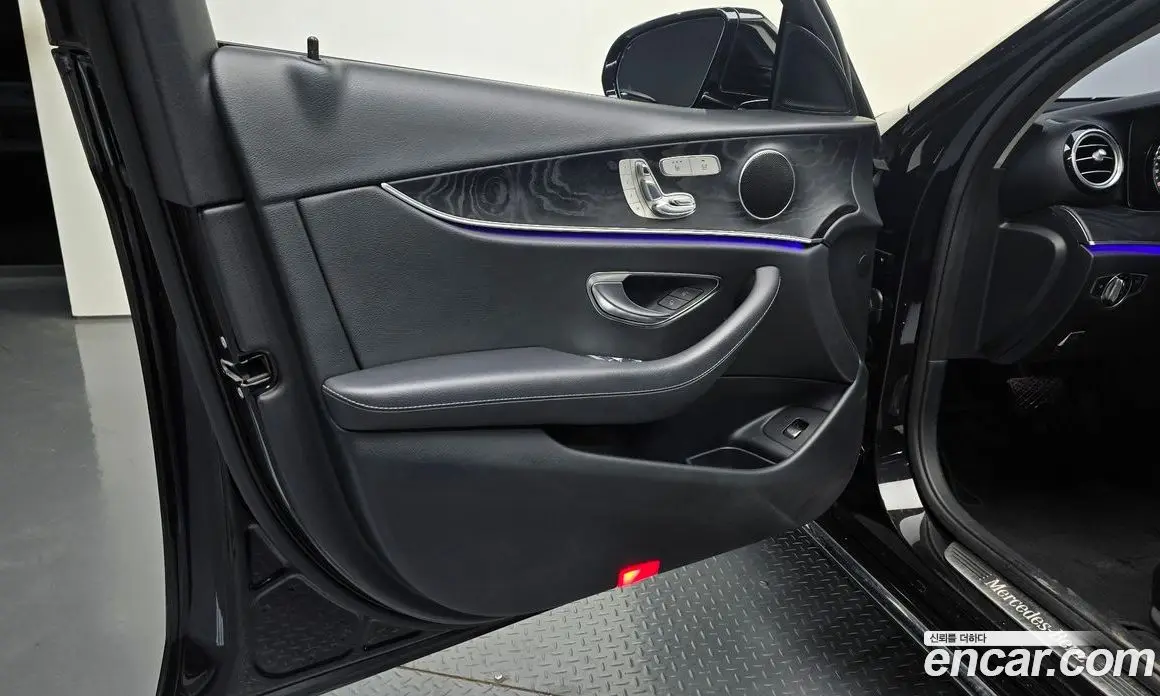Mercedes-Benz E-Class 2017 2.0 гидро, фото 14 Mercedes-Benz E-Class 2017 2.0 гидро, фото 14