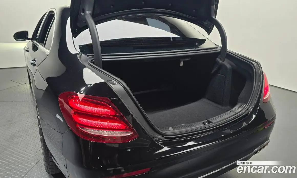 Mercedes-Benz E-Class 2017 2.0 гидро, фото 24 Mercedes-Benz E-Class 2017 2.0 гидро, фото 24
