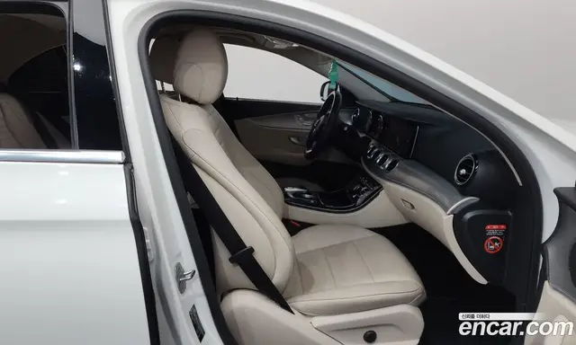 Mercedes-Benz E-Class 2018 2.0 автомат (гидро), миниатюра 11