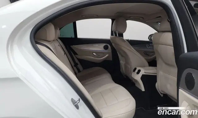 Mercedes-Benz E-Class 2018 2.0 автомат (гидро), миниатюра 12