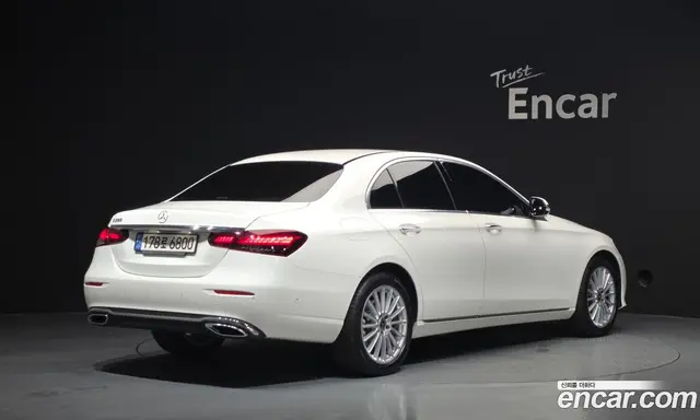 Mercedes-Benz E-Class 2022 2.0 гидро, миниатюра 2