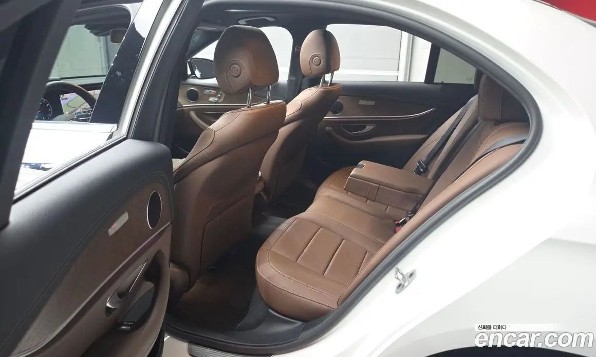 Mercedes-Benz E-Class 2022 2.0 гидро, фото 12