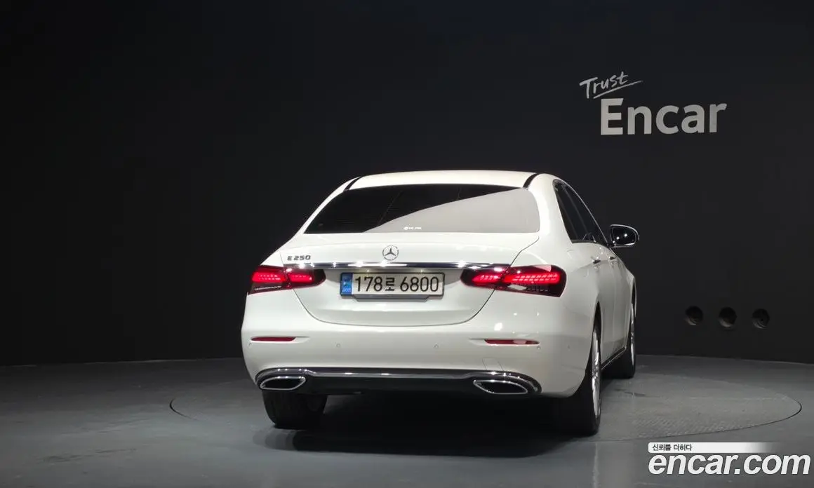Mercedes-Benz E-Class 2022 2.0 гидро, фото 4