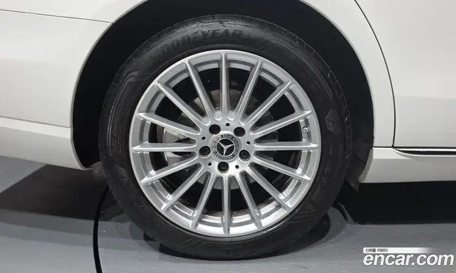 Mercedes-Benz E-Class 2022 2.0 гидро, миниатюра 5