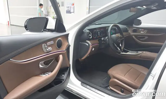Mercedes-Benz E-Class 2022 2.0 гидро, миниатюра 10
