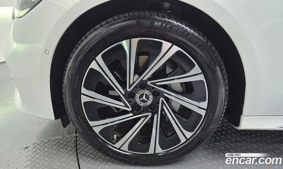 Mercedes-Benz E-Class 2024 2.0 гидро, фото 4