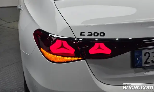Mercedes-Benz E-Class 2024 2.0 гидро, миниатюра 8