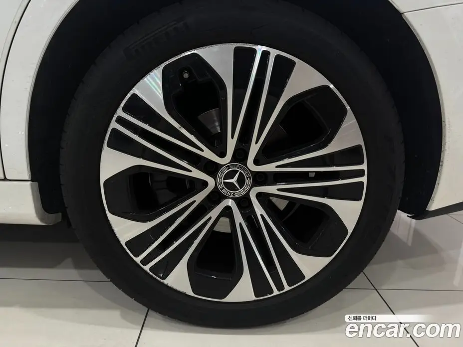 Mercedes-Benz E-Class 2024 2.0 гидро, фото 5