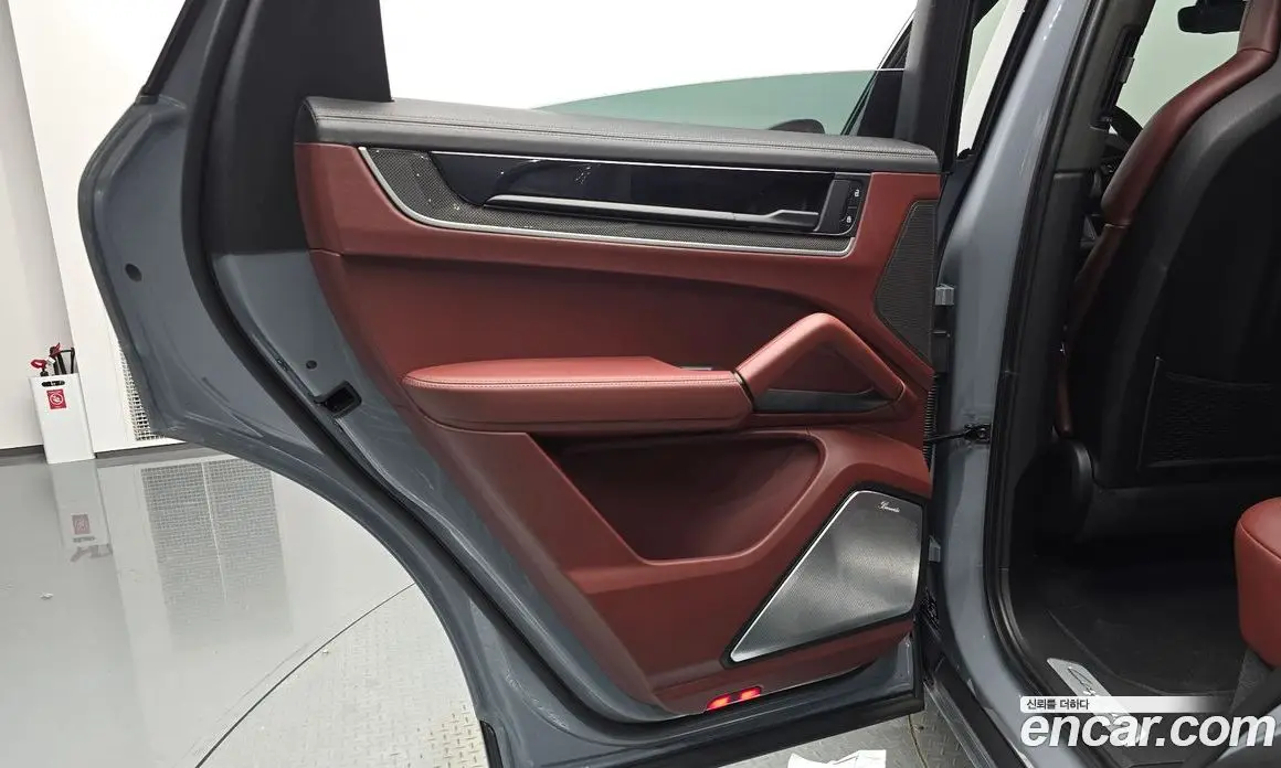 Porsche Cayenne 2024 3.0 автомат (гидро), фото 14