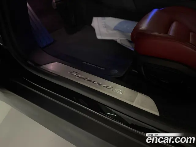 Porsche Taycan 2021 0.1 автомат (гидро), миниатюра 9
