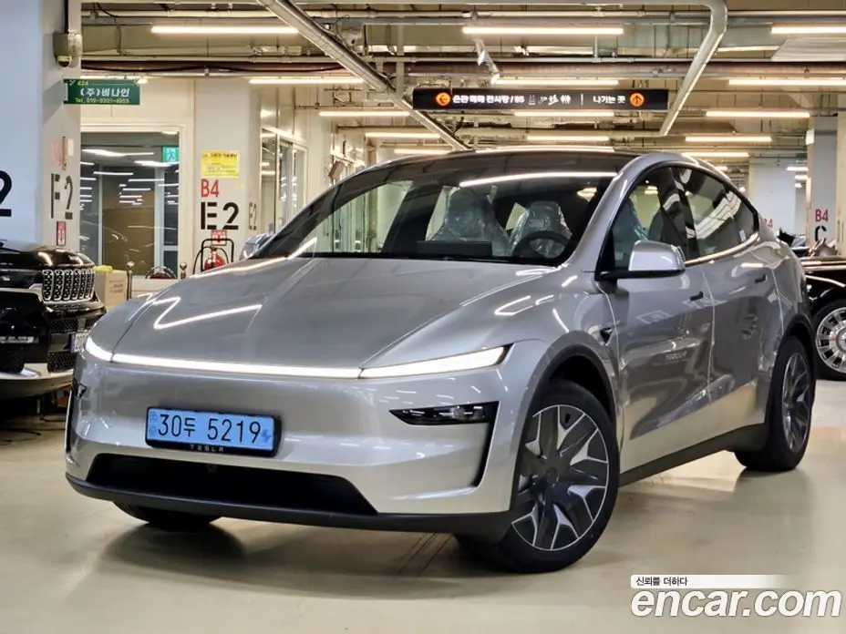 Tesla Model Y 2026 0.2 автомат (гидро), фото 1 Tesla Model Y 2026 0.2 автомат (гидро), фото 1