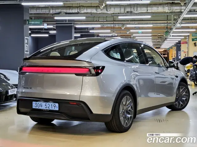 Tesla Model Y 2026 0.2 автомат (гидро), миниатюра 2 Tesla Model Y 2026 0.2 автомат (гидро), миниатюра 2