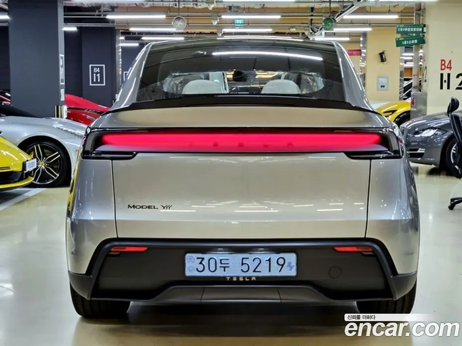 Tesla Model Y 2026 0.2 автомат (гидро), фото 4 Tesla Model Y 2026 0.2 автомат (гидро), фото 4