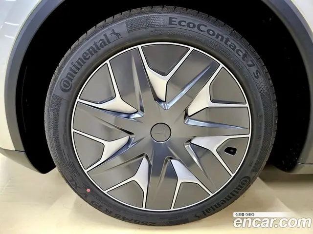 Tesla Model Y 2026 0.2 автомат (гидро), миниатюра 5 Tesla Model Y 2026 0.2 автомат (гидро), миниатюра 5