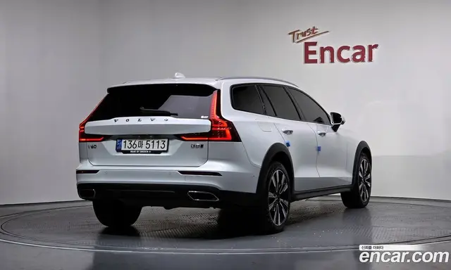Volvo V60 2022 2.0 автомат (гидро), миниатюра 2