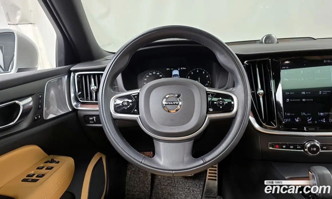Volvo V60 2022 2.0 автомат (гидро), фото 13