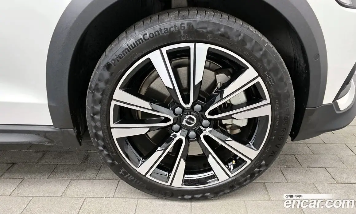 Volvo V60 2022 2.0 автомат (гидро), фото 5
