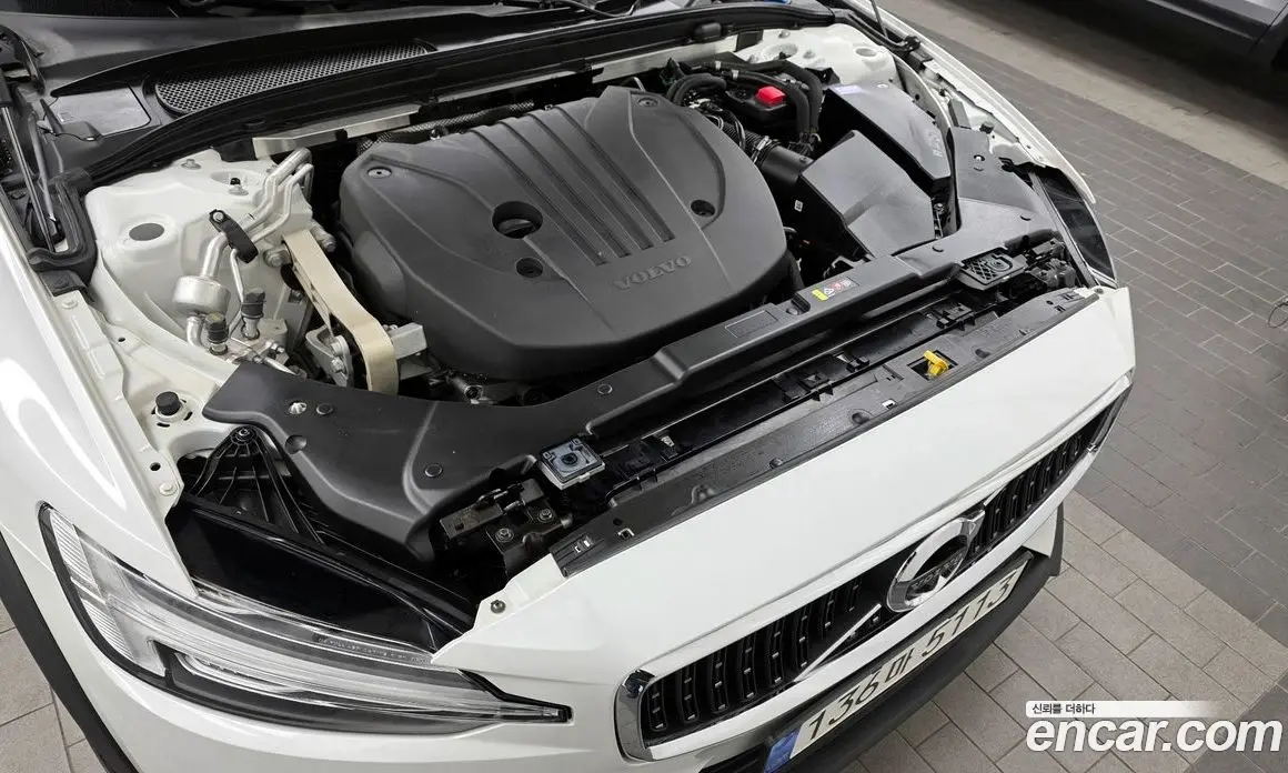 Volvo V60 2022 2.0 автомат (гидро), фото 6