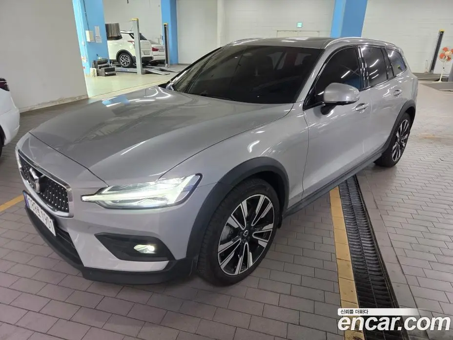 Volvo V60 2024 2.0 автомат (гидро), фото 3