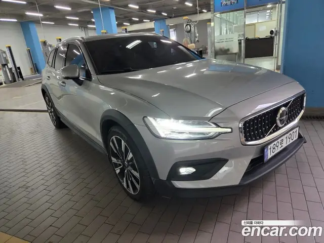 Volvo V60 2024 2.0 автомат (гидро), миниатюра 4