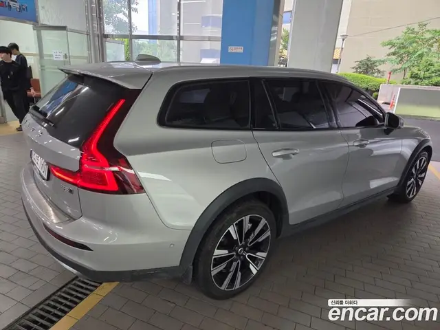 Volvo V60 2024 2.0 автомат (гидро), миниатюра 6