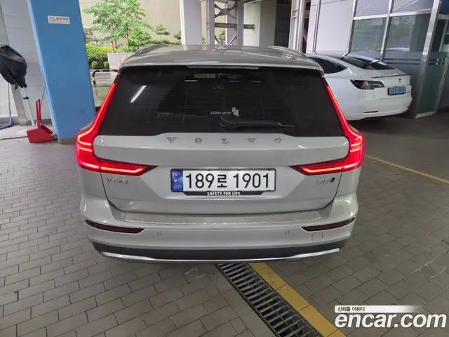 Volvo V60 2024 2.0 автомат (гидро), миниатюра 7