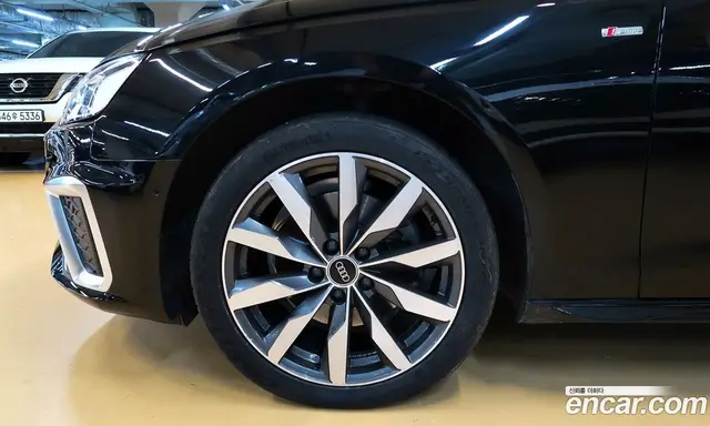 Audi A4 2023 2.0 автомат (гидро), миниатюра 5