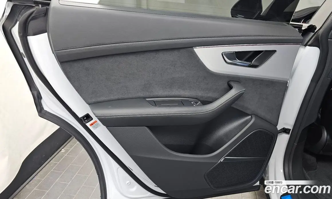 Audi Q8 2023 3.0 автомат (гидро), фото 15