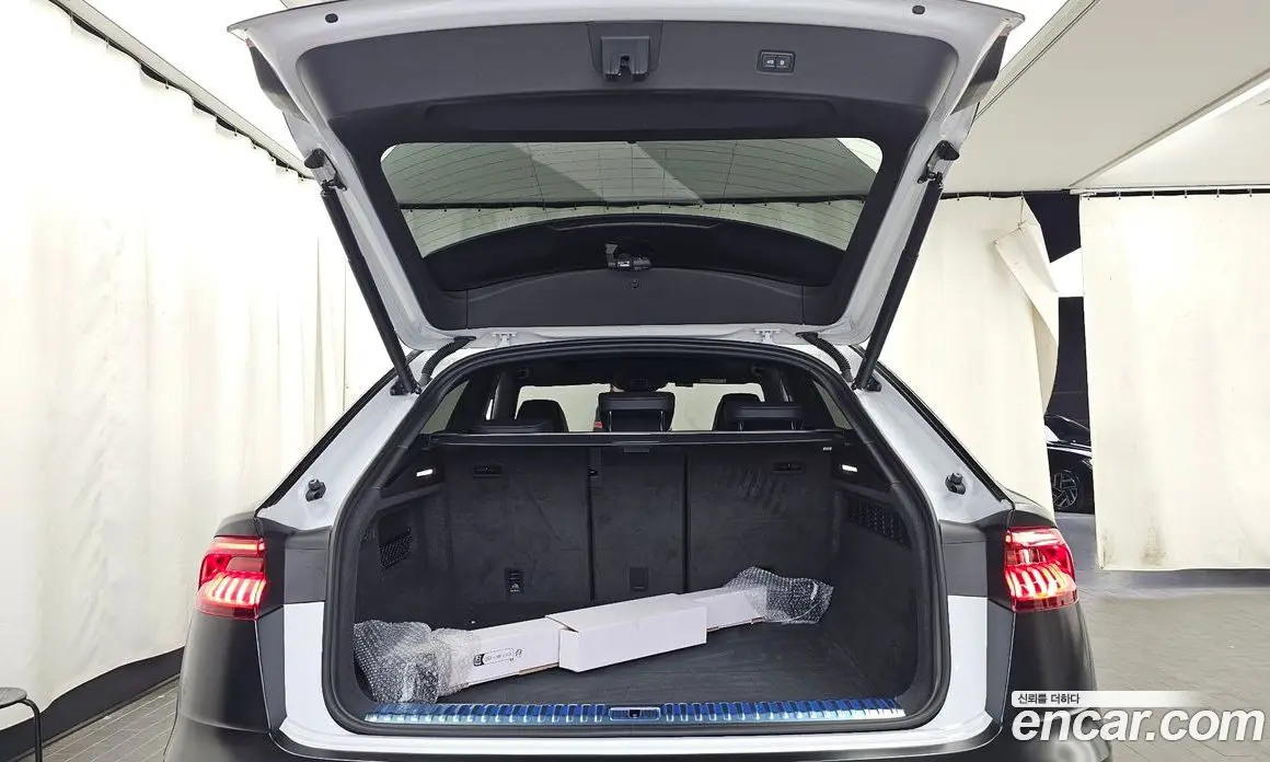 Audi Q8 2023 3.0 автомат (гидро), фото 26