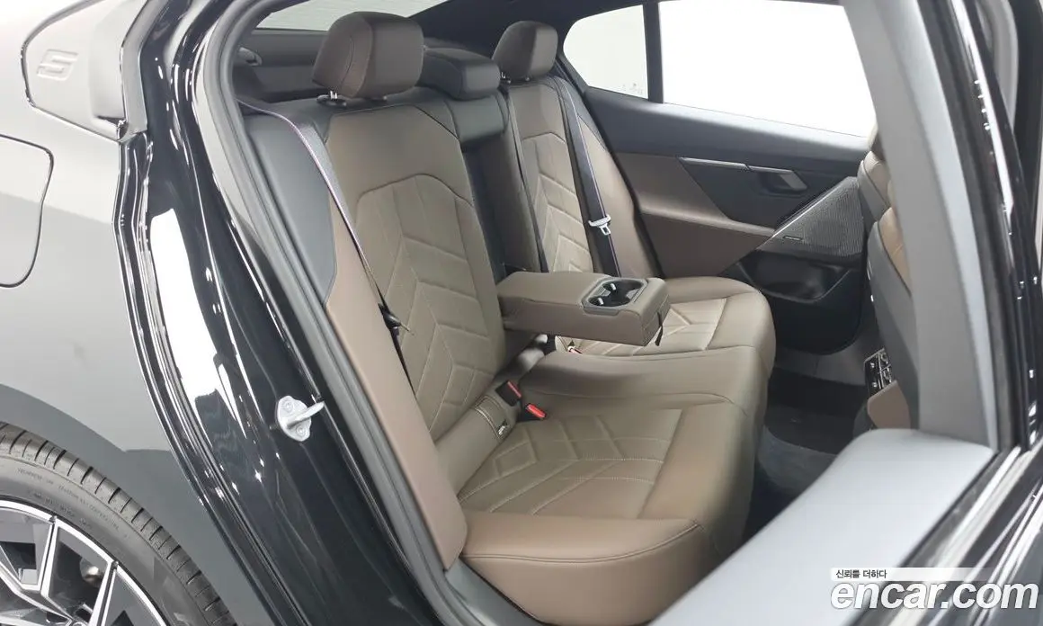 BMW 5 серия 2025 2.0 автомат (гидро), фото 12