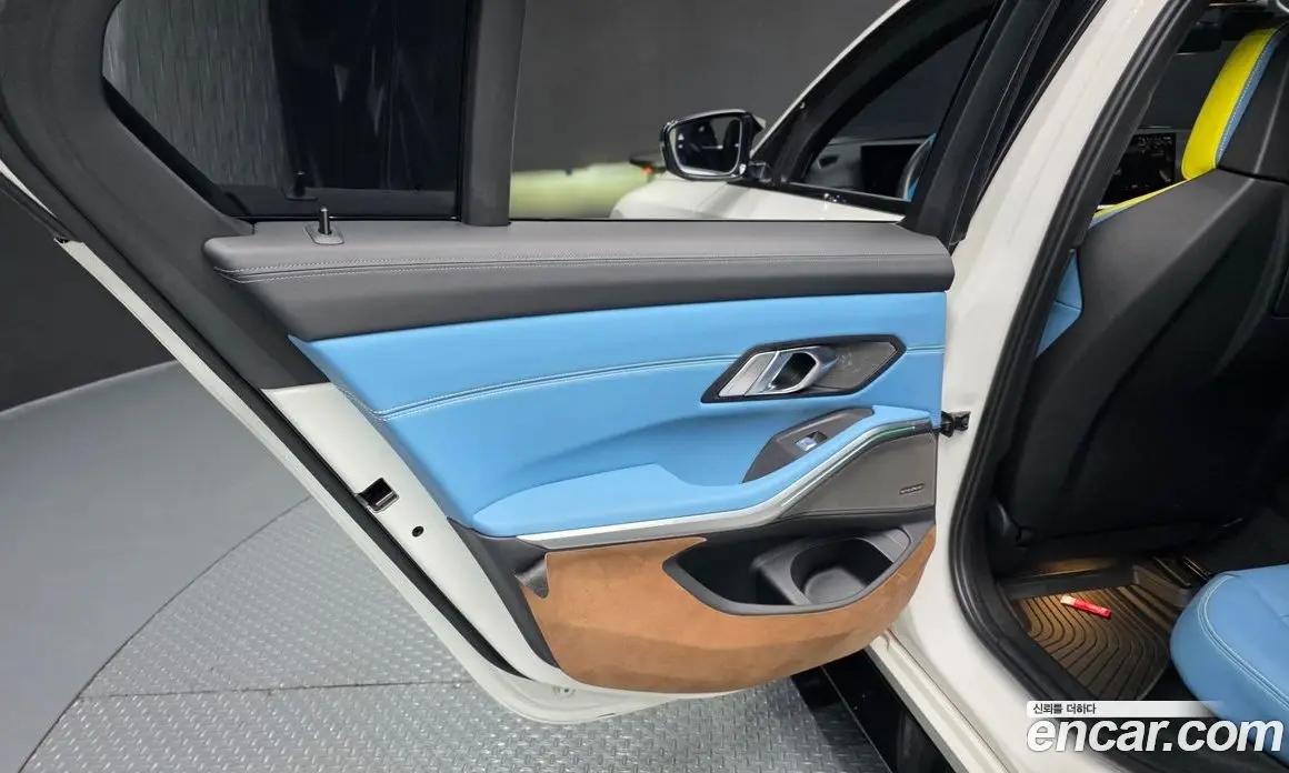 BMW M3 2023 3.0 автомат (гидро), фото 15