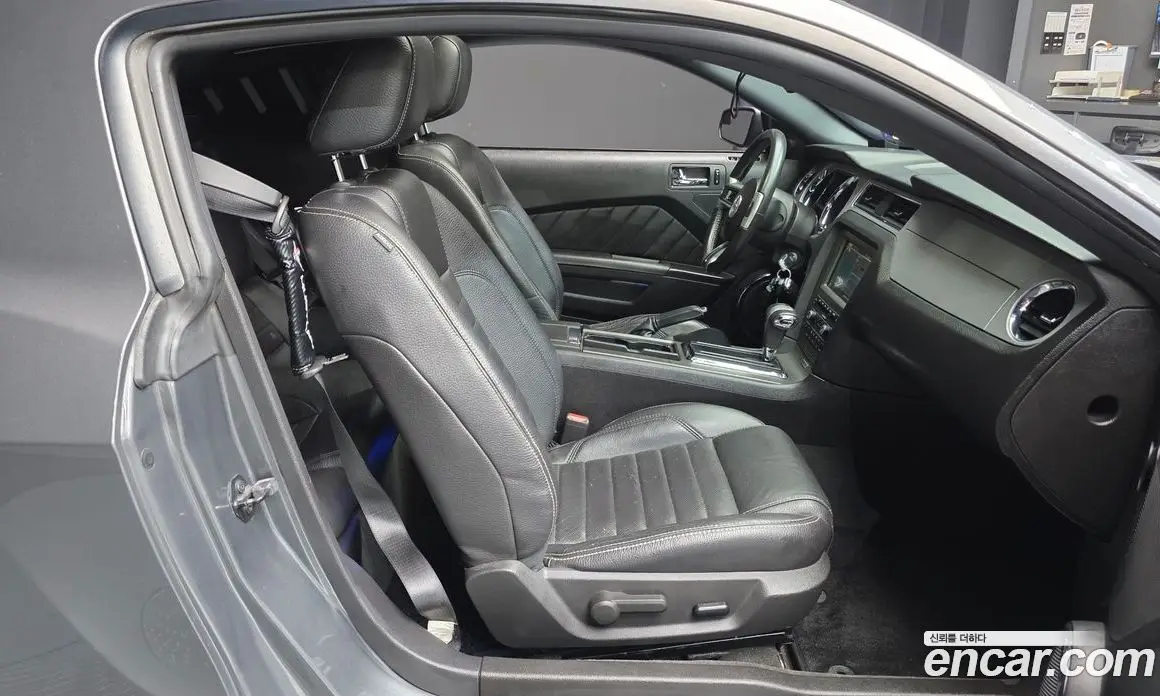 Ford Mustang 2010 3.7 автомат (гидро), фото 12