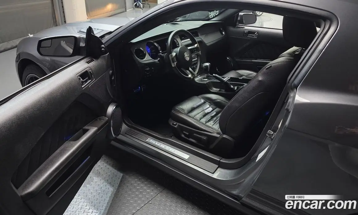 Ford Mustang 2010 3.7 автомат (гидро), фото 10