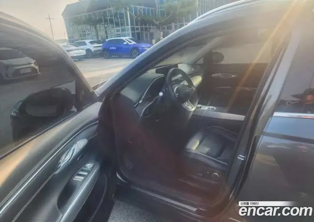 Genesis GV70 2024 0.1 автомат (гидро), миниатюра 4
