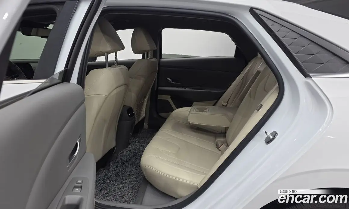 Hyundai Avante 2023 1.6 автомат (гидро), фото 11