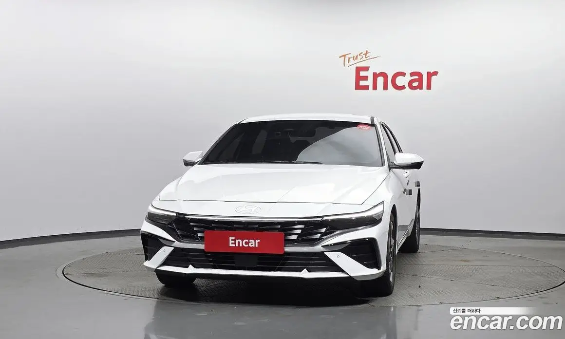 Hyundai Avante 2023 1.6 автомат (гидро), фото 3