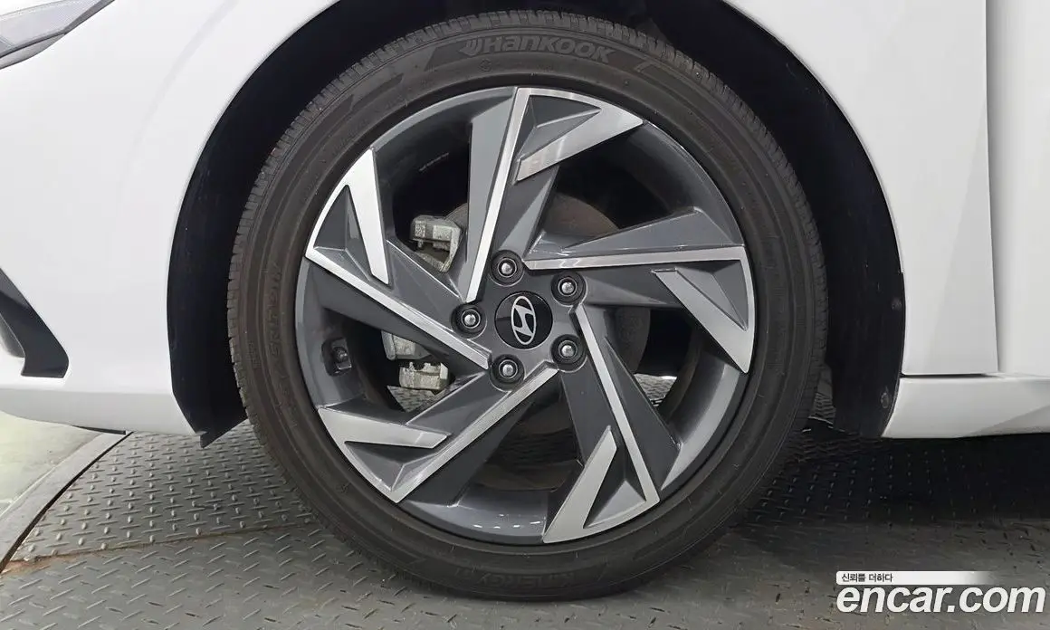 Hyundai Avante 2023 1.6 автомат (гидро), фото 5