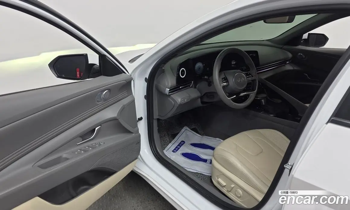 Hyundai Avante 2023 1.6 автомат (гидро), фото 10